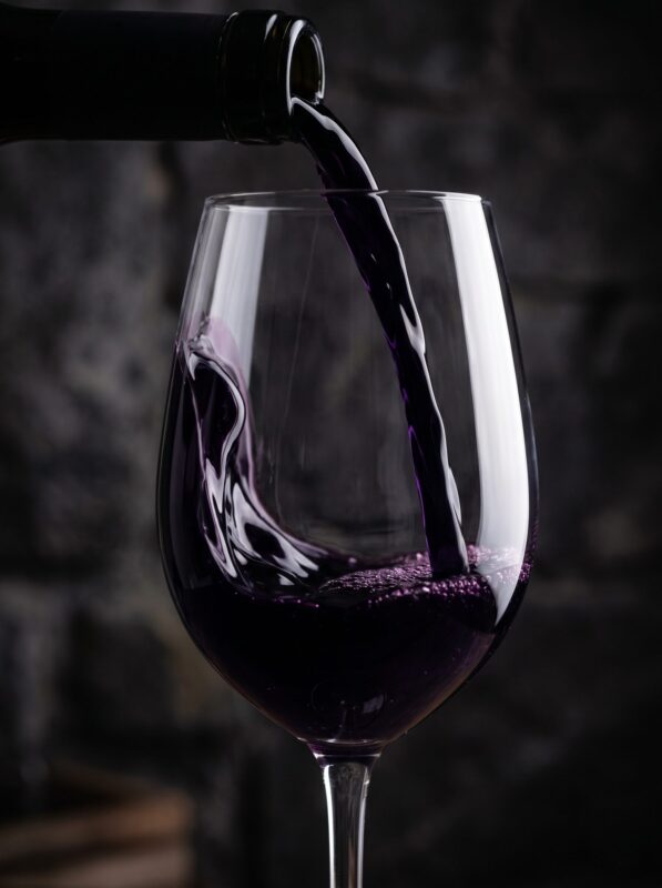 Copa de vino Tannat servida Los Cerros de San Juan