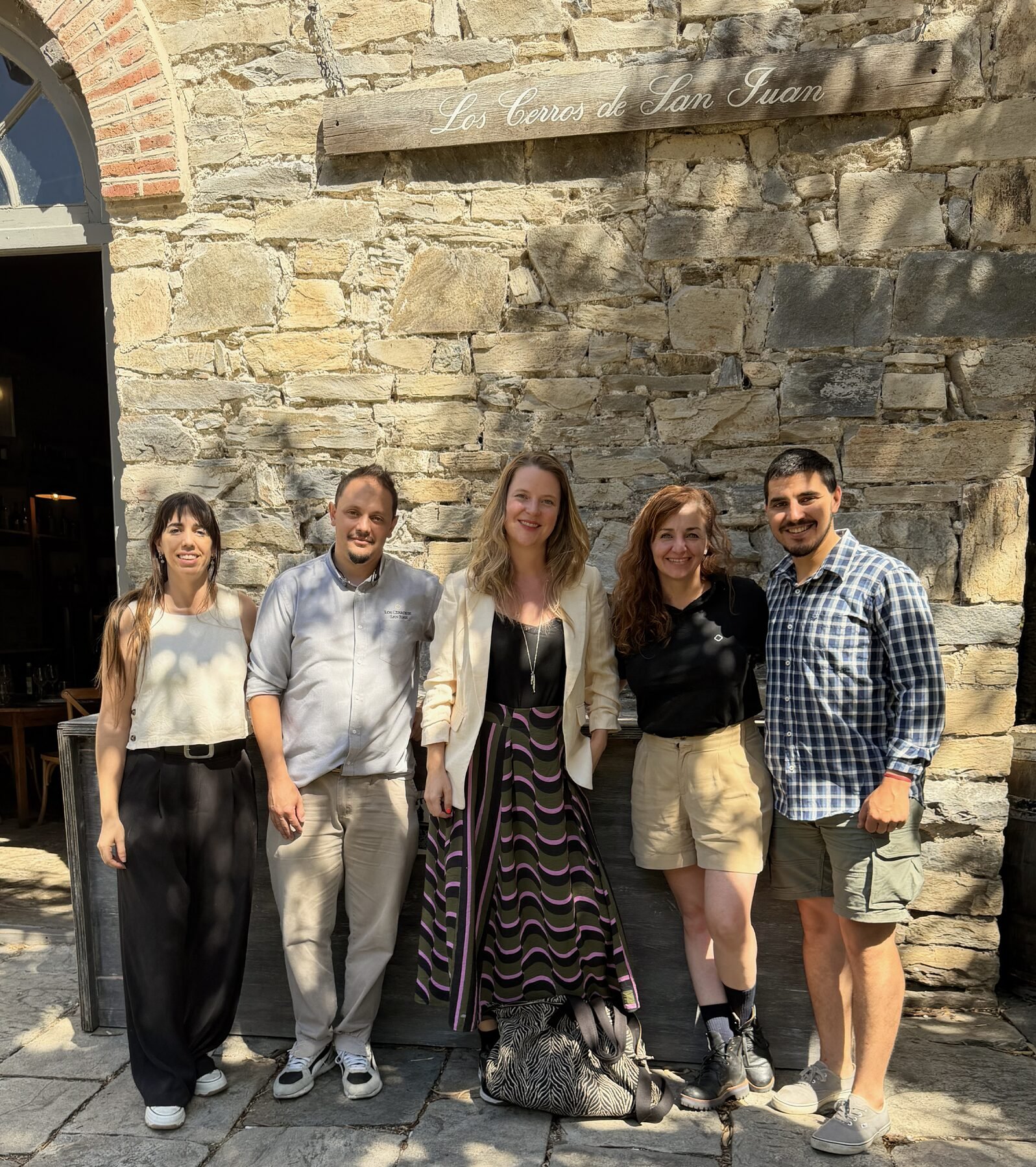 Amanda Barnes MW junto al equipo de Los Cerros de San Juan